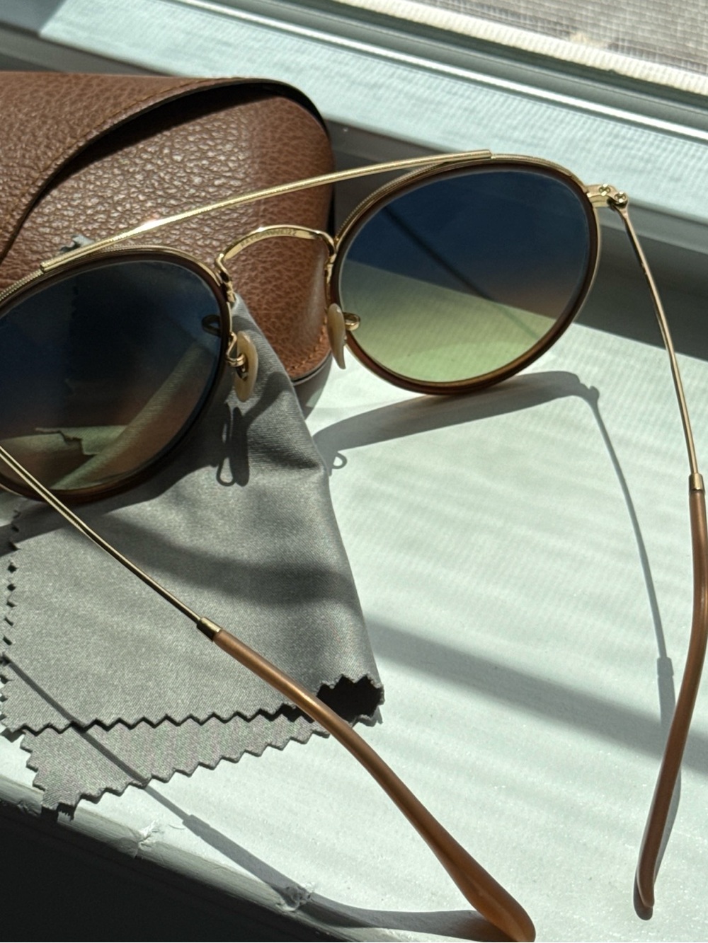 Ray-Ban Women's Sunglasses with case - Picture 3 of 3